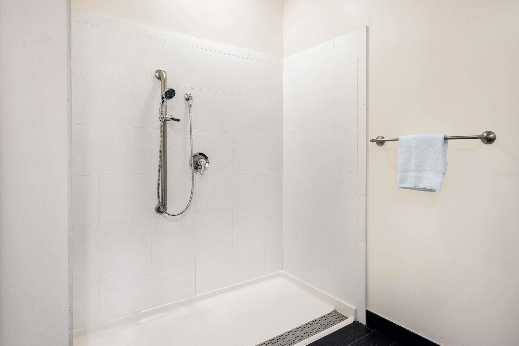 Howard Johnson By Wyndham Quincy/ Boston Экстерьер фото